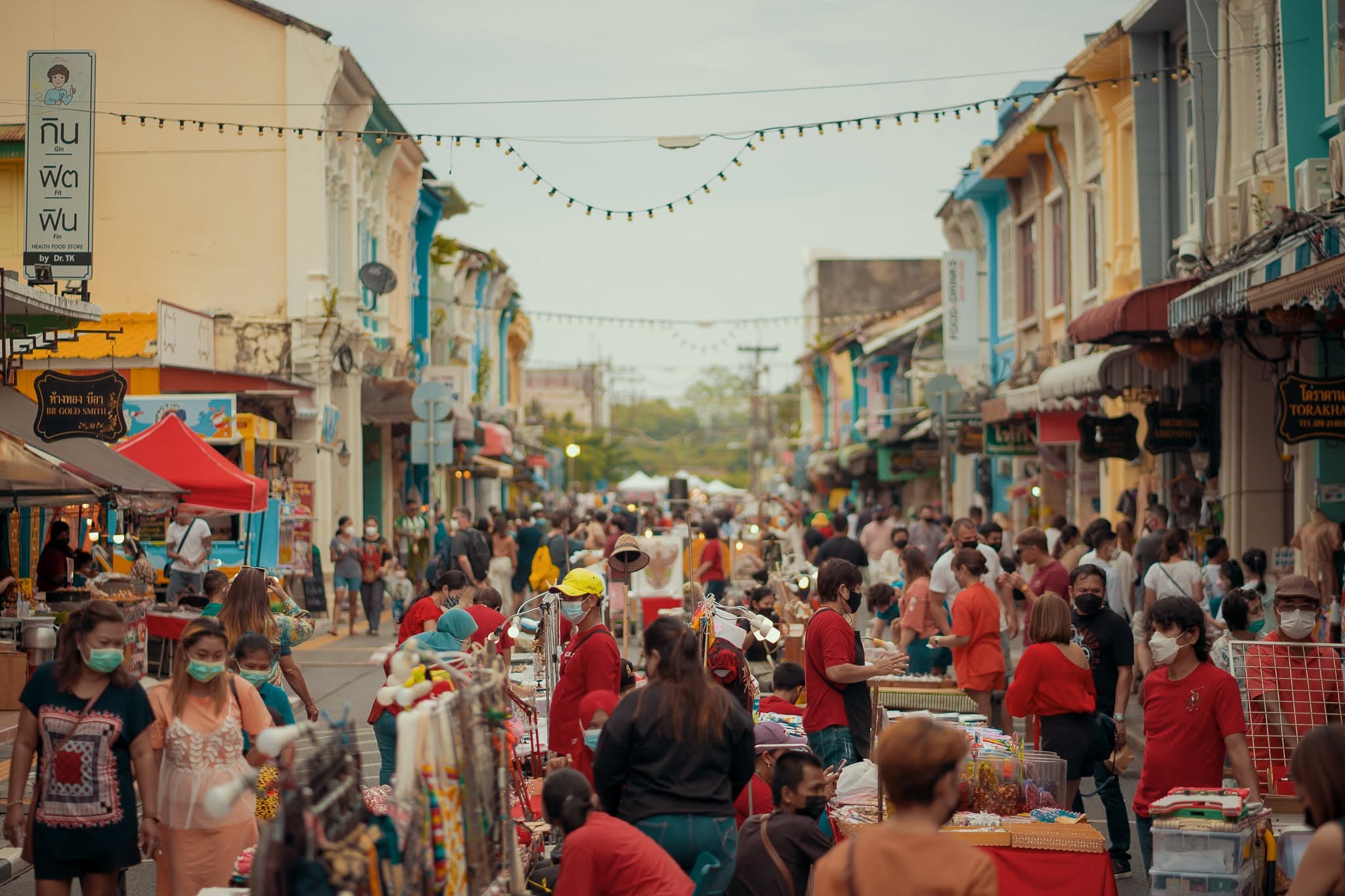 หลาดใหญ่ถนนคนเดินภูเก็ตในย่านเมืองเก่า